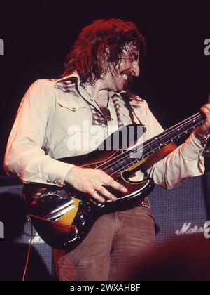 Dieci anni dopo al Rainbow Theate, Londra 1973: Bassista Leo Lyons Foto Stock