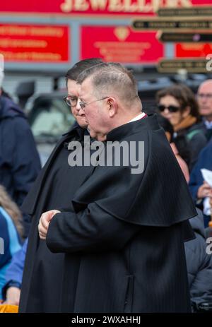 Brentwood, Regno Unito. 29 marzo 2024. Brentwood Essex 29 marzo 2024. Cammino di testimonianza che segna la crocifissione di Gesù Cristo il venerdì Santo. A Brentwood Essex Regno Unito credito: Richard Lincoln/Alamy Live News Foto Stock