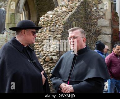 Brentwood, Regno Unito. 29 marzo 2024. Brentwood Essex 29 marzo 2024. Cammino di testimonianza che segna la crocifissione di Gesù Cristo il venerdì Santo. A Brentwood Essex Regno Unito credito: Richard Lincoln/Alamy Live News Foto Stock