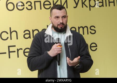 KIEV, UCRAINA - 29 MARZO 2024 - il Vice Ministro dell'economia dell'Ucraina Ihor Bezkaravainyi tiene un discorso durante l'apertura del Defining Futures: Persone, team e tecnologie per la sicurezza mineraria in Ucraina mostra fotografica, Kiev, capitale dell'Ucraina. Foto Stock