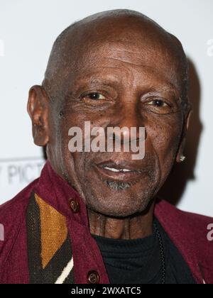 West Hollywood, Stati Uniti. 29 marzo 2024. (FILE) Louis Gossett Jr. Morto a 87 anni. Il nipote di Gossett ha detto alla Associated Press venerdì 29 marzo 2024 che l'attore è morto giovedì 28 marzo 2024 a Santa Monica, California. WEST HOLLYWOOD, LOS ANGELES, CALIFORNIA, USA - GENNAIO 27: L'attore americano Louis Gossett Jr. Arriva alla premiere di Los Angeles di "The Comedian" di Sony Pictures Classics, tenutasi al Pacific Designer Center il 27 gennaio 2017 a West Hollywood, Los Angeles, California, Stati Uniti. (Foto di Xavier Collin/Image Press Agency) credito: Image Press Agency/Alamy Live News Foto Stock