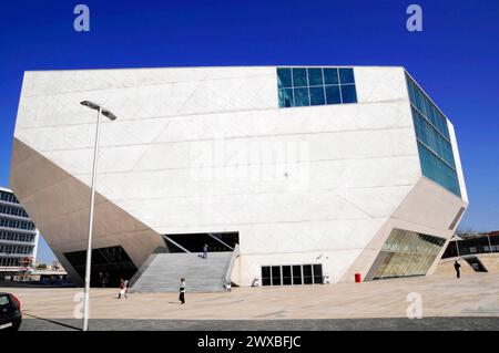 Casa da musica, vista parziale, apertura 2005, sala concerti municipale, Porto, moderno edificio cubista con facciata in vetro a Porto, Porto, a nord Foto Stock