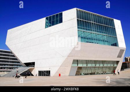 Casa da musica, vista parziale, apertura 2005, sala concerti municipale, Porto, moderno edificio cubista con facciata in vetro a Porto, Porto, a nord Foto Stock