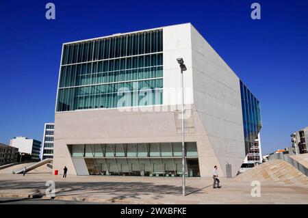 Casa da musica, vista parziale, apertura 2005, sala concerti municipale, Porto, moderno edificio cubista con facciata in vetro a Porto, Porto, a nord Foto Stock