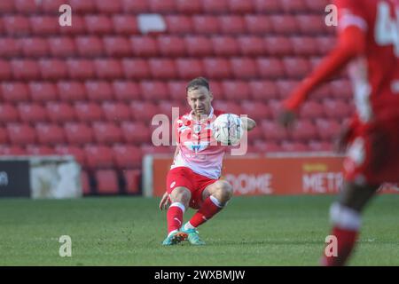 Barnsley, Regno Unito. 29 marzo 2024. Herbie Kane di Barnsley attraversa la palla durante la partita di Sky Bet League 1 Barnsley vs Cambridge United a Oakwell, Barnsley, Regno Unito, 29 marzo 2024 (foto di Alfie Cosgrove/News Images) a Barnsley, Regno Unito il 29/3/2024. (Foto di Alfie Cosgrove/News Images/Sipa USA) credito: SIPA USA/Alamy Live News Foto Stock