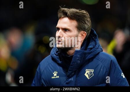 Il manager ad interim del Watford Tom Cleverley davanti al match per lo Sky Bet Championship a Vicarage Road, Watford. Data foto: Venerdì 29 marzo 2024. Foto Stock