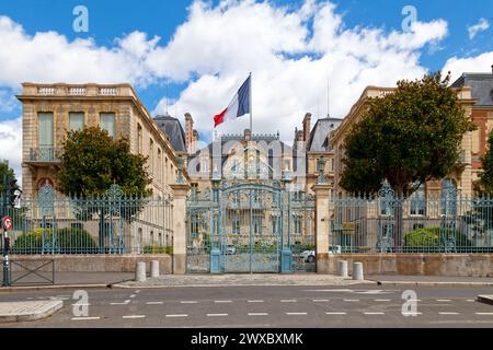 Rennes, Francia - luglio 30 2017: Fuori dalla Préfecture de Bretagne, di fronte a Square de la Motte. Foto Stock