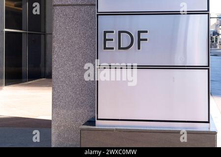 Houston, Texas, USA - 27 febbraio 2022: Cartello EDF fuori dal suo ufficio a Houston, Texas, USA. Foto Stock