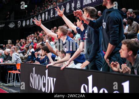 Den Bosch, Paesi Bassi. 29 marzo 2024. DEN BOSCH, PAESI BASSI - MARZO 29: Giocatori dell'Hubo Limburg United durante la partita di BNXT League tra Heroes Den Bosch e HUBO LIMBURG UNITED al Maaspoort il 29 marzo 2024 a Den Bosch, Paesi Bassi. (Foto di Gabriel Calvino Alonso/Orange Pictures) credito: Orange Pics BV/Alamy Live News Foto Stock