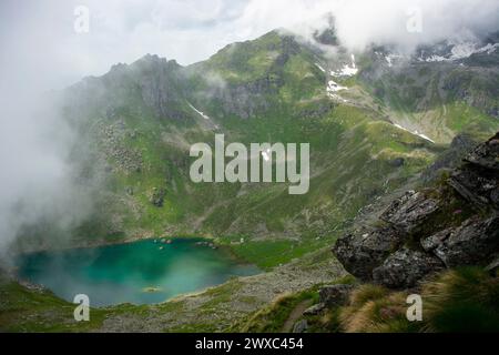 Blick vom col du Bec d'Aigle auf den Lac Louvie Foto Stock