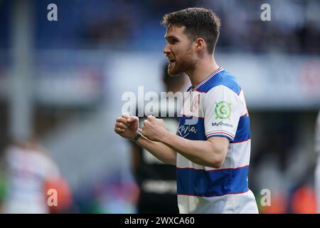 LONDRA, INGHILTERRA - MARZO 29: Paul Smyth dei Queens Park Rangers festeggia dopo la partita del campionato Sky Bet tra i Queens Park Rangers e Birmingham City a Loftus Road il 29 marzo 2024 a Londra, Inghilterra. (Foto di Dylan Hepworth/MB Media) Foto Stock