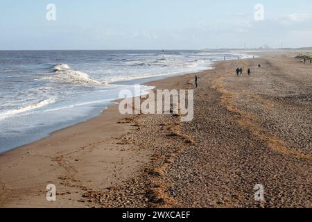 La vista lungo la costa del Lincolnshire dall'Osservatorio del Mare del Nord a Chapel Saint Leonards guardando verso Skegness. Foto Stock