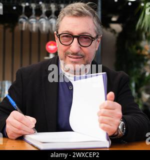 Lo chef Joan Roca posa durante la presentazione del libro, CUCINARE IL MEDITERRANEO a Madrid. 27 febbraio 2024 Spagna con: Joan Roca dove: Madrid, Spagna quando: 27 febbraio 2024 credito: Oscar Gonzalez/WENN Foto Stock