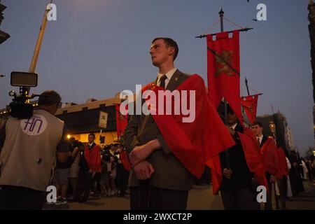 Lima, Perù. 29 marzo 2024. Devoti cattolici che conducono una processione religiosa il venerdì Santo, nell'ambito delle celebrazioni della settimana Santa 2024 a Lima crediti: Agenzia Stampa Fotoholica/Alamy Live News Foto Stock