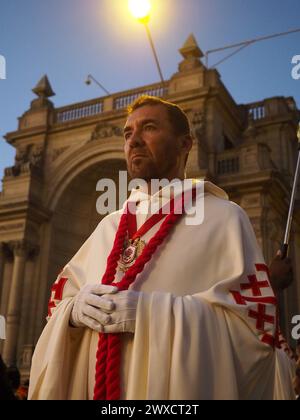 Lima, Perù. 29 marzo 2024. Devoti cattolici che conducono una processione religiosa il venerdì Santo, nell'ambito delle celebrazioni della settimana Santa 2024 a Lima crediti: Agenzia Stampa Fotoholica/Alamy Live News Foto Stock