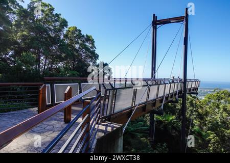 Il Forest Sky Pier vicino a Coffs Harbour, Australia, offre vedute mozzafiato della foresta pluviale circostante e della costa. In piedi a 15 metri ab Foto Stock