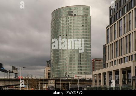Belfast County Antrim Irlanda del Nord 12 marzo 2024 - la Obel Tower ospita uffici e appartamenti ed è l'edificio più alto d'Irlanda Foto Stock