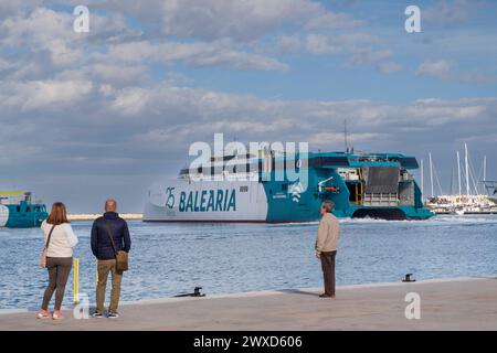 Die Fähre Eleanor Roosevelt im Hafen von Denia bei der Abfahrt nach Palma di Maiorca **** il traghetto Eleanor Roosevelt nel porto di Denia con partenza per Palma di Maiorca Alicante Spanien, Spagna GMS11446 Foto Stock