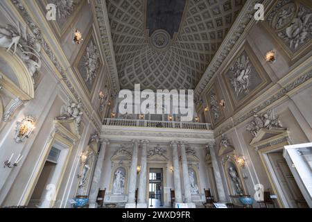 RACCONIGI, ITALIA, 14 MAGGIO 2023 - la grande sala di Ercole nel castello di Racconigi, provincia di Cuneo, Piemonte, Italia Foto Stock