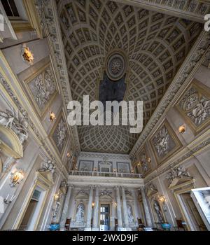 RACCONIGI, ITALIA, 14 MAGGIO 2023 - la grande sala di Ercole nel castello di Racconigi, provincia di Cuneo, Piemonte, Italia Foto Stock