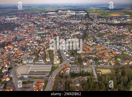 Luftbild, Wohngebiet Ortsansicht City Innenstadt mit Altstadt Werl, Werl, Nordrhein-Westfalen, Deutschland ACHTUNGxMINDESTHONORARx60xEURO ** Vista aerea, zona residenziale del centro città con centro storico Werl, Werl, Renania settentrionale-Vestfalia, Germania ATTENTIONxMINDESTHONORARx60xEURO Foto Stock