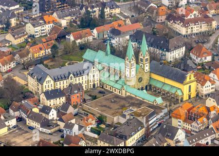 Luftbild, Altstadt, Wallfahrtsbasilika Mariä Heimsuchung Kirche, Pilgerkloster Werl, Werl, Nordrhein-Westfalen, Deutschland ACHTUNGxMINDESTHONORARx60xEURO Foto Stock