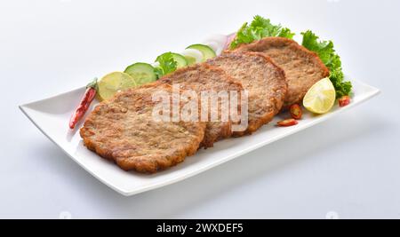 Chapli Kabab, Un cibo delizioso appartiene alla regione pakistana KPK. E' molto delizioso preparato con carne di manzo o pollo. Foto Stock