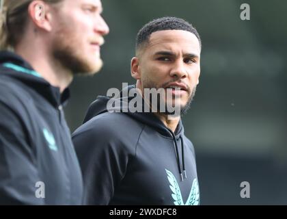 Newcastle upon Tyne, Regno Unito. 30 marzo 2024. Jamaal Lascelles del Newcastle United arriva per la partita di Premier League al St. James' Park, Newcastle upon Tyne. Il credito per immagini dovrebbe essere: Nigel Roddis/Sportimage Credit: Sportimage Ltd/Alamy Live News Foto Stock