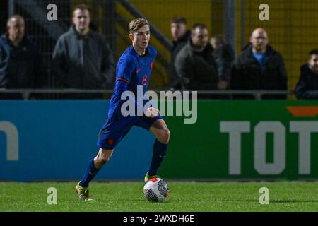 Tygo Land (8) dei Paesi Bassi nella foto durante una partita di calcio tra le nazionali Under 19 del Belgio e dei Paesi Bassi il giorno 3 del turno UEFA Under-19 Elite di giovedì 26 marzo 2024 a Veendam , Paesi Bassi . FOTO SPORTPIX | David Catry Foto Stock