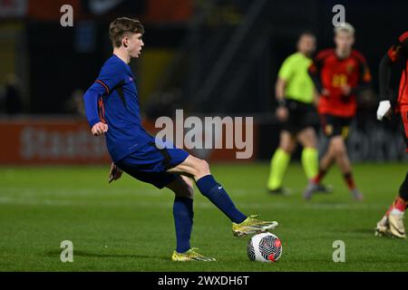 Veendam, Paesi Bassi. 26 marzo 2024. Tygo Land (8) dei Paesi Bassi nella foto durante una partita di calcio tra le nazionali Under 19 del Belgio e dei Paesi Bassi il giorno 3 nel gruppo 2 del round UEFA Under-19 Elite di giovedì 26 marzo 2024 a Veendam, Paesi Bassi . Crediti: Sportpix/Alamy Live News Foto Stock