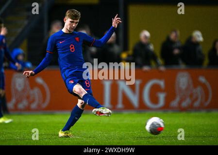 Veendam, Paesi Bassi. 26 marzo 2024. Tygo Land (8) dei Paesi Bassi nella foto durante una partita di calcio tra le nazionali Under 19 del Belgio e dei Paesi Bassi il giorno 3 nel gruppo 2 del round UEFA Under-19 Elite di giovedì 26 marzo 2024 a Veendam, Paesi Bassi . Crediti: Sportpix/Alamy Live News Foto Stock