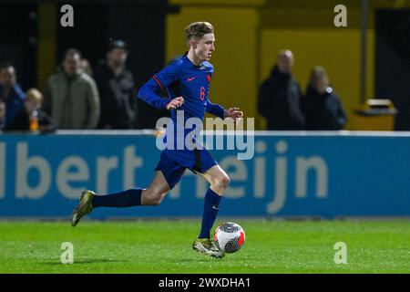 Tygo Land (8) dei Paesi Bassi nella foto durante una partita di calcio tra le nazionali Under 19 del Belgio e dei Paesi Bassi il giorno 3 del turno UEFA Under-19 Elite di giovedì 26 marzo 2024 a Veendam , Paesi Bassi . FOTO SPORTPIX | David Catry Foto Stock