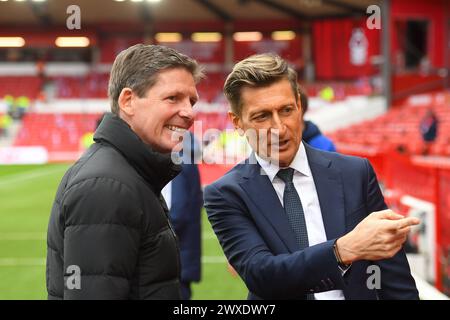 Oliver Glasner, manager del Crystal Palace con il presidente del Crystal Palace, Steve Parish durante la partita di Premier League tra Nottingham Forest e Crystal Palace al City Ground di Nottingham sabato 30 marzo 2024. (Foto: Jon Hobley | mi News) crediti: MI News & Sport /Alamy Live News Foto Stock