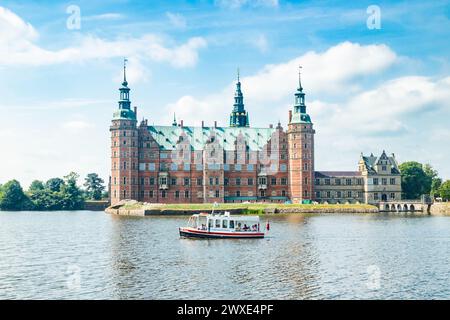 Hillerod, Danimarca - 21 giugno 2023: Veduta del castello di Frederiksborg. Foto Stock