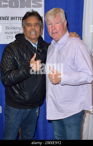 Erik Estrada e Larry Wilcox auf der WonderCon 2024 presso il centro convegni di Anaheim. Anaheim, 29.03.2024 anni Foto Stock