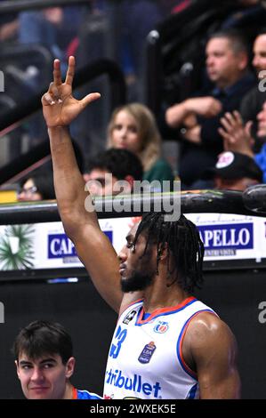 Treviso, Italia. 30 marzo 2024. Azioni del gioco e immagini dei giocatori durante LA PALLACANESTRO - partita di SERIE A ITALIANA tra Nutribullet Treviso Basket e Carpegna Prosciutto Pesaro al Palaverde di Villorba, Italia 30, il Â marzo 2024 durante la partita di serie A Nutribullet Treviso Basket vs Carpegna Prosciutto Pesaro, Treviso, Italia, marzo 30 2024 credito: Agenzia fotografica indipendente/Alamy Live News Foto Stock