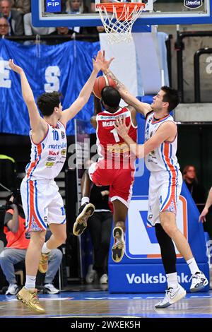 Treviso, Italia. 30 marzo 2024. Azioni del gioco e immagini dei giocatori durante LA PALLACANESTRO - partita di SERIE A ITALIANA tra Nutribullet Treviso Basket e Carpegna Prosciutto Pesaro al Palaverde di Villorba, Italia 30, il Â marzo 2024 durante la partita di serie A Nutribullet Treviso Basket vs Carpegna Prosciutto Pesaro, Treviso, Italia, marzo 30 2024 credito: Agenzia fotografica indipendente/Alamy Live News Foto Stock