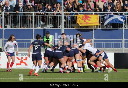 Edimburgo, Regno Unito. 30 marzo 2024. 30 marzo 2024, Edimburgo, Scozia, spinge in avanti con un attacco contro la Francia. Scozia contro Francia, Women's Six Nations, credito: Thomas Gorman / Alamy Live News Foto Stock