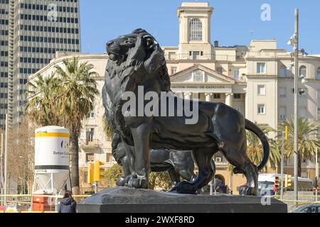 Bronzelöwen, Monumento a Colom, Barcellona, Katalonien, spagnolo Foto Stock