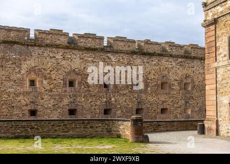 Fortezza di Ehrenbreitstein a Coblenza in un brillante giorno di primavera Foto Stock