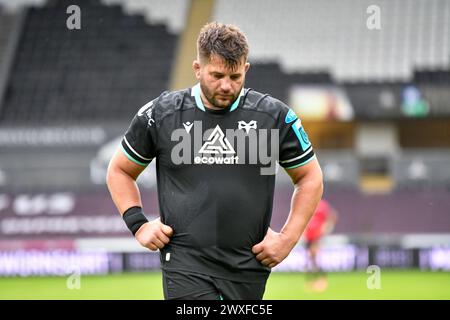 Swansea, Galles. 30 marzo 2024. Tom Botha of Ospreys durante la partita del 13° round del United Rugby Championship tra Ospreys ed Emirates Lions al Swansea.com Stadium di Swansea, Galles, Regno Unito, il 30 marzo 2024. Crediti: Duncan Thomas/Majestic Media. Foto Stock