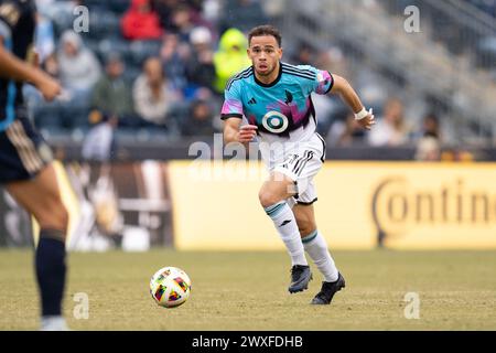 Chester, Pennsylvania, Stati Uniti. 30 marzo 2024. Il centrocampista del Minnesota United FC Hassani Dotson (31) controlla il pallone durante il secondo tempo di un match della MLS contro i Philadelphia Union al Subaru Park di Chester, Pennsylvania. Kyle Rodden/CSM/Alamy Live News Foto Stock