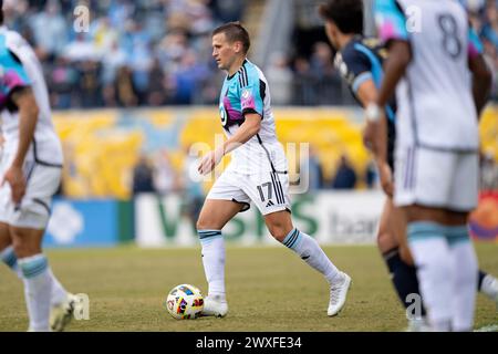 Chester, Pennsylvania, Stati Uniti. 30 marzo 2024. Il centrocampista del Minnesota United FC Robin Lod (17) controlla il pallone durante il secondo tempo di un match MLS contro i Philadelphia Union al Subaru Park di Chester, Pennsylvania. Kyle Rodden/CSM/Alamy Live News Foto Stock