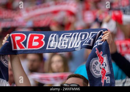 Lipsia, Germania. 30 marzo 2024. Sciarpa per tifosi RB Leipzig, RB Leipzig vs Mainz 05, 1a Bundesliga, calcio, DFB, Bundesliga, stagione 2023/2024, red bull arena di lipsia, 30.03. 2024, credito: HMB Media/Uwe Koch/Alamy Live News , Foto Stock