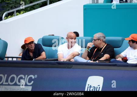 Miami Gardens, Florida, Stati Uniti. 30 marzo 2024. Danielle Collins degli Stati Uniti sconfigge Elena Rybakina del Kazakistan alle finali del singolare femminile del giorno 15 del Miami Open presentato da Itau all'Hard Rock Stadium il 30 marzo 2024 a Miami Gardens, Florida People: Andre Agassi Credit: Hoo me/Media Punch/Alamy Live News Foto Stock