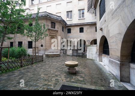 La prigione del cortile della Conciergerie a Parigi, Francia. Foto Stock