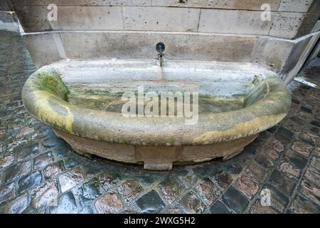 La fontana della Conciergerie dove le donne prigioniere lavavano i loro vestiti Foto Stock