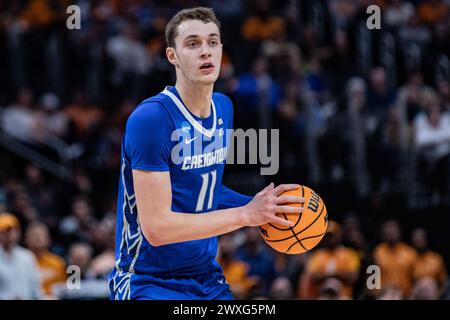 Detroit, Stati Uniti. 29 marzo 2024. Ryan Kalkbrenner dei Creighton Bluejays in azione contro i Tennessee Volunteers nel Sweet 16 round del Torneo di basket maschile NCAA alla Little Caesars Arena. Punteggio finale; Tennessee 82-75 Creighton credito: SOPA Images Limited/Alamy Live News Foto Stock