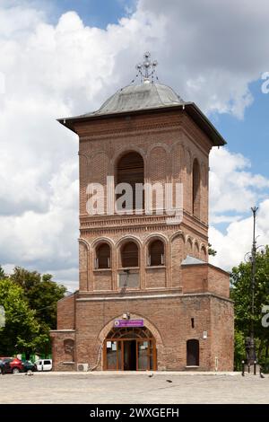 Bucarest, Romania - 24 giugno 2018: Campanile della cattedrale patriarcale rumena su Dealul Mitropoliei (una piccola collina a Bucarest). Foto Stock