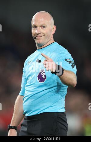 Londra, Regno Unito. 30 marzo 2024. L'arbitro Simon Hooper durante la partita di Premier League al Gtech Community Stadium di Londra. Il credito per immagini dovrebbe essere: Paul Terry/Sportimage Credit: Sportimage Ltd/Alamy Live News Foto Stock